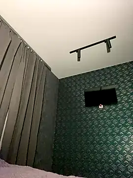 FavoriteKira online show from November 11, 2025, 9:26 pm