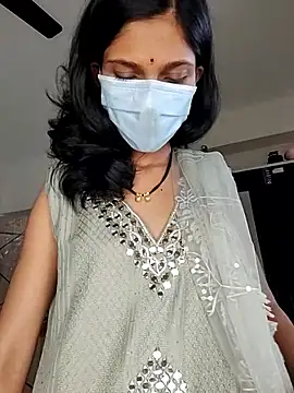 Shivani2002 online show from April 13, 2026, 9:48 am