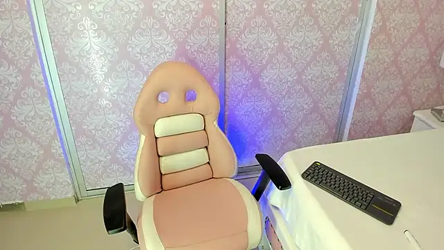 Ailee naughty online show from November 13, 2025, 3:05 am