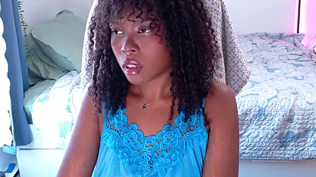 Snapshot of SparklingSoleil chatting on June 1, 2026, 5:36 pm SparklingSoleil online show from June 1, 2026, 5:36 pm