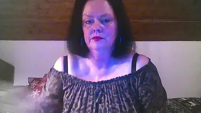 TiffanyMature online show from December 22, 2025, 9:01 pm