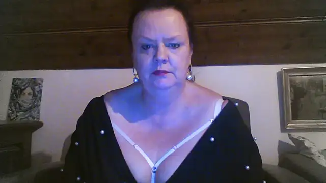 TiffanyMature online show from April 10, 2026, 8:24 pm