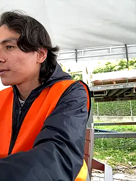 AlexanderHall online show from November 4, 2025, 4:17 pm