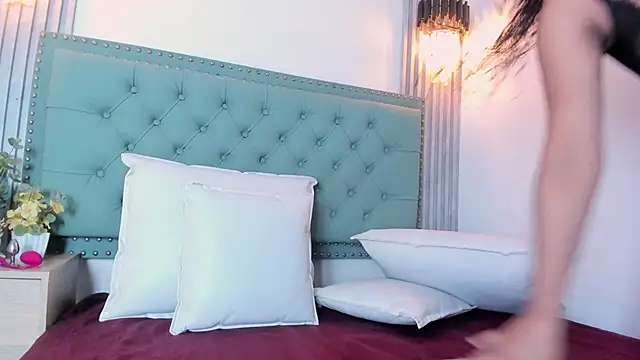 ValeriaJulio  online show from October 16, 2025, 6:09 pm