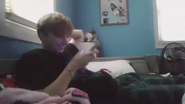 Liam axel35 online show from November 7, 2025, 7:47 pm