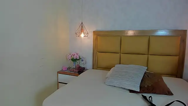 MELISSAROUGE online show from June 6, 2026, 7:40 pm