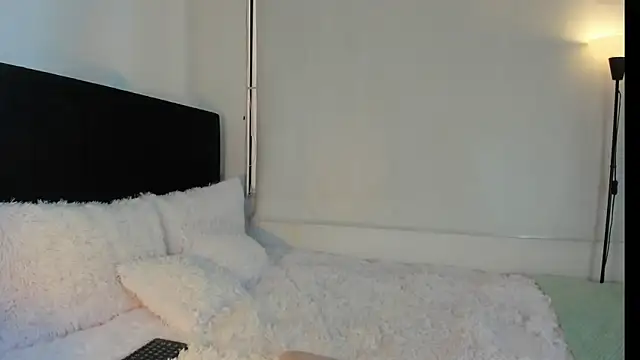 LunaVelvet777 online show from February 10, 2026, 5:39 pm