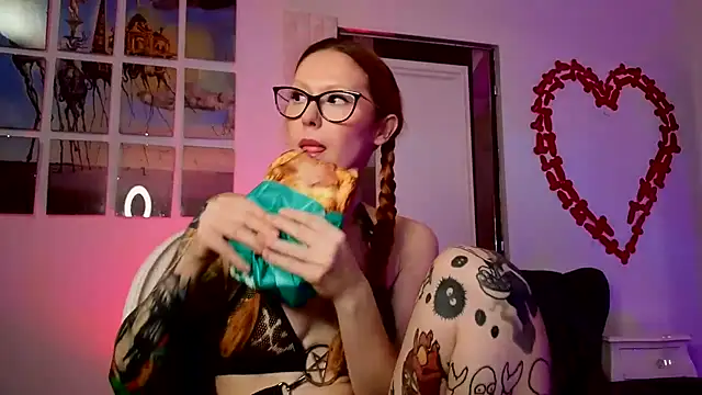 Snapshot of kulteacher chatting on September 22, 2025, 1:35 pm kulteacher online show from September 22, 2025, 1:35 pm