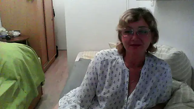 Snapshot of IrynaMolbertx chatting on September 19, 2025, 7:58 pm IrynaMolbertx online show from September 19, 2025, 7:58 pm