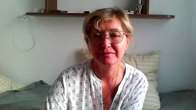 Snapshot of IrynaMolbertx chatting on September 22, 2025, 1:35 pm IrynaMolbertx online show from September 22, 2025, 1:35 pm