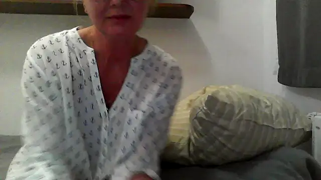 Snapshot of IrynaMolbertx chatting on September 25, 2025, 7:28 pm IrynaMolbertx online show from September 25, 2025, 7:28 pm