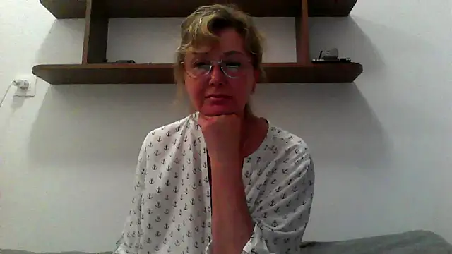Snapshot of IrynaMolbertx chatting on September 29, 2025, 8:35 pm IrynaMolbertx online show from September 29, 2025, 8:35 pm