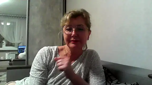 Snapshot of IrynaMolbertx chatting on October 4, 2025, 7:23 pm IrynaMolbertx online show from October 4, 2025, 7:23 pm
