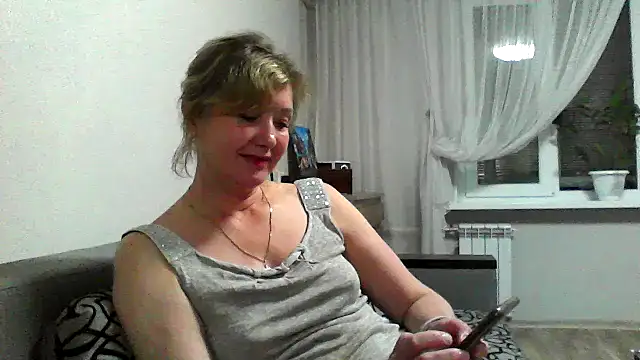 Snapshot of IrynaMolbertx chatting on October 8, 2025, 7:33 pm IrynaMolbertx online show from October 8, 2025, 7:33 pm
