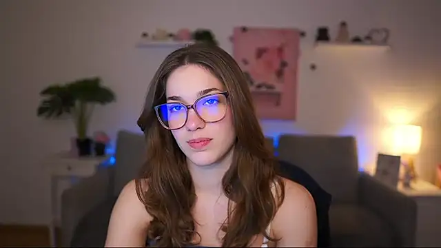 kissie cat online show from March 9, 2026, 2:43 pm