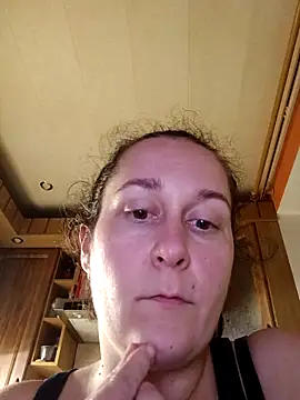 Amandda  online show from October 4, 2025, 4:49 pm