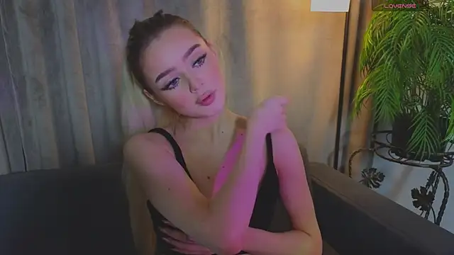 Snapshot of Relax_Time_ chatting on November 19, 2025, 10:48 am Relax Time online show from November 19, 2025, 10:48 am