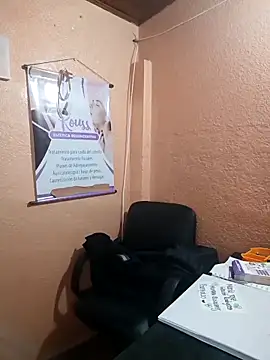 Mia-Glow online show from November 10, 2025, 12:59 pm