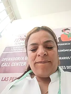 Mia-Glow online show from November 26, 2025, 12:17 pm