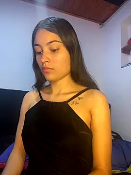 hotwife26 online show from November 5, 2025, 1:33 pm