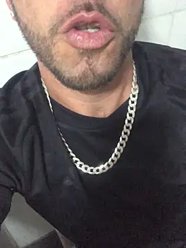 Snapshot of BigJack_biby chatting on October 18, 2025, 10:43 pm BigJack biby online show from October 18, 2025, 10:43 pm