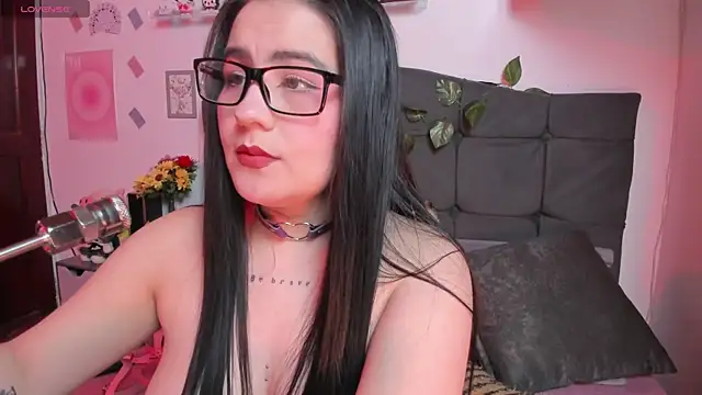 Snapshot of Fia__ chatting on October 2, 2025, 1:45 am Fia   online show from October 2, 2025, 1:45 am