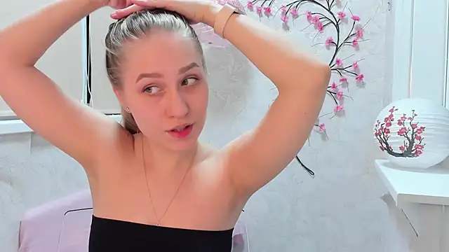 sofamuffin online show from March 18, 2026, 11:52 pm