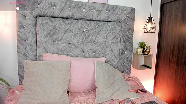 Seraphyne666 online show from November 20, 2025, 7:24 pm