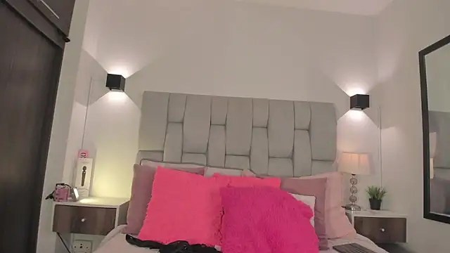 Snapshot of Seraphyne666 chatting on March 27, 2026, 5:45 pm Seraphyne666 online show from March 27, 2026, 5:45 pm