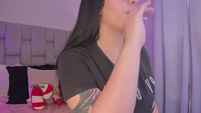 Snapshot of Seraphyne666 chatting on April 15, 2026, 5:53 pm Seraphyne666 online show from April 15, 2026, 5:53 pm