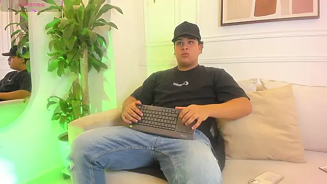 Naim Bennetsex online show from September 25, 2025, 6:33 pm