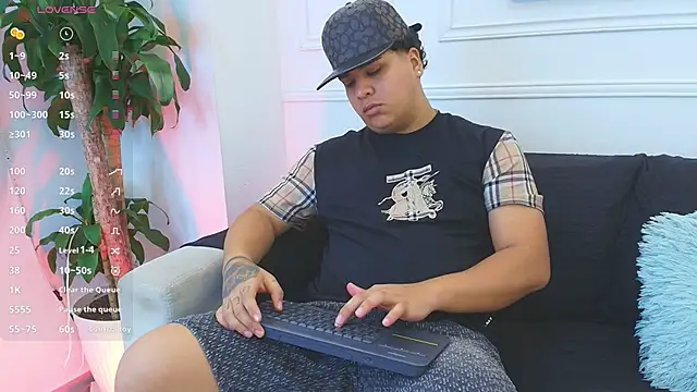 Naim Bennetsex online show from November 25, 2025, 6:19 pm