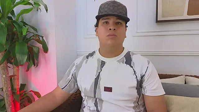 Naim Bennetsex online show from April 17, 2026, 6:22 pm