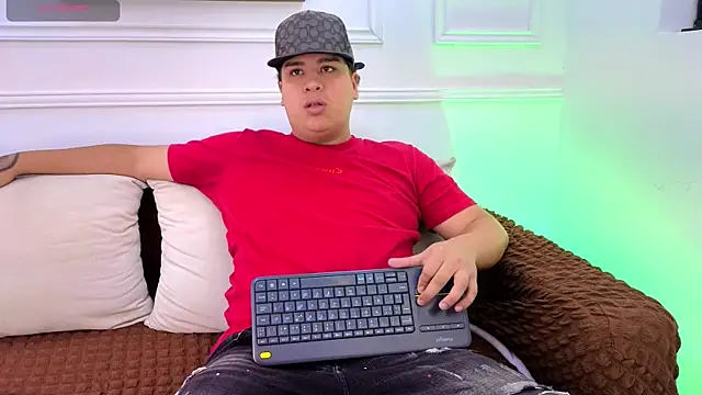 Snapshot of Naim_Bennetsex chatting on May 14, 2026, 6:58 pm Naim Bennetsex online show from May 14, 2026, 6:58 pm