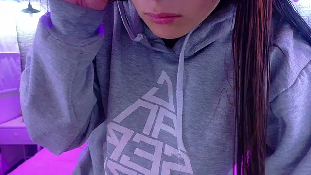 Natalie loffreda online show from December 20, 2025, 3:24 am