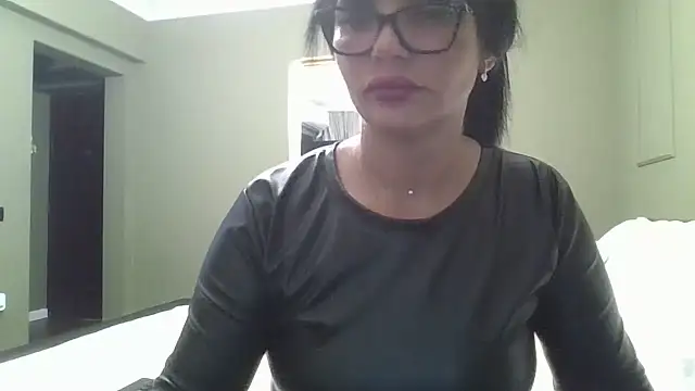 Ella sweety00 online show from June 10, 2026, 6:51 pm