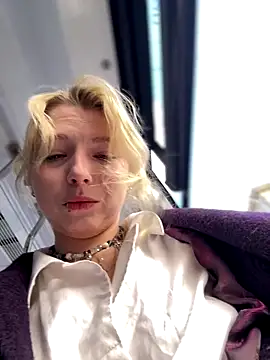 EveLittleSinner online show from September 28, 2025, 8:42 am