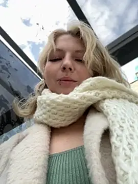 EveLittleSinner online show from October 19, 2025, 11:00 am