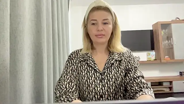 Blondie xoxoxo online show from September 11, 2025, 5:07 am