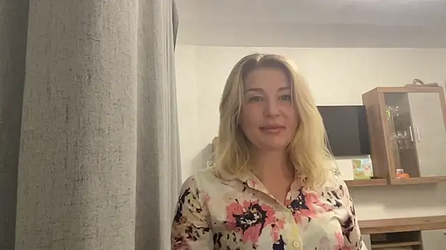 Blondie xoxoxo online show from September 16, 2025, 8:48 am