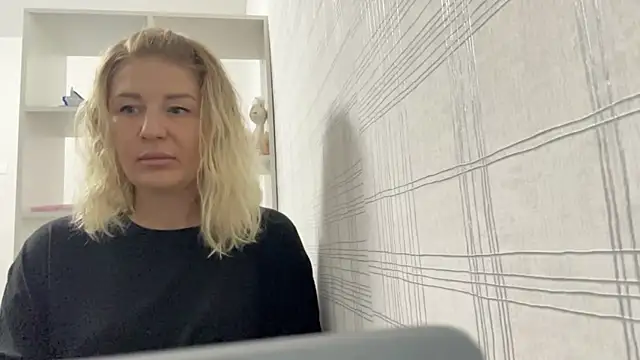 Blondie xoxoxo online show from September 25, 2025, 7:56 am