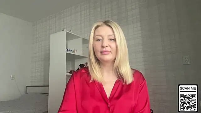 Snapshot of Blondie_xoxoxo chatting on February 8, 2026, 9:34 am Blondie xoxoxo online show from February 8, 2026, 9:34 am