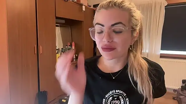 princess17 online show from September 27, 2025, 2:11 pm