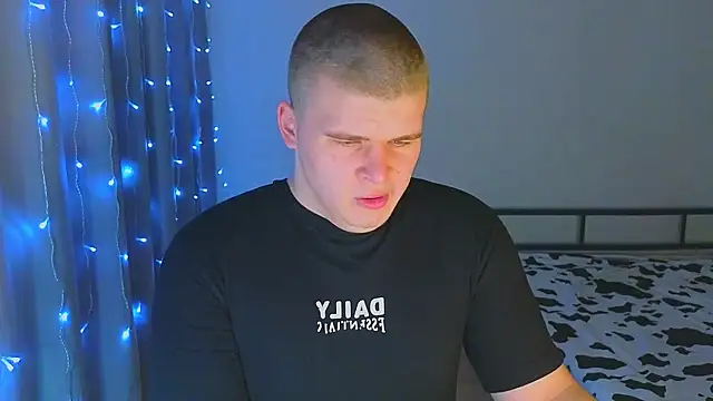 kittenmurr online show from December 5, 2025, 8:38 pm