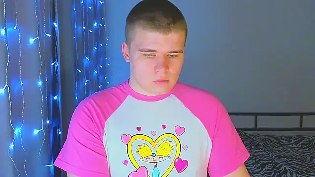 kittenmurr online show from December 14, 2025, 1:11 am