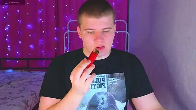 kittenmurr online show from April 6, 2026, 4:52 pm