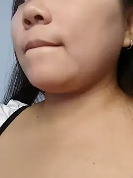 Snapshot of UUa333 chatting on September 25, 2025, 1:04 pm UUa333 online show from September 25, 2025, 1:04 pm