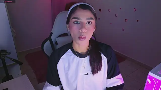 BrunetteAdams001 online show from February 24, 2026, 3:48 am