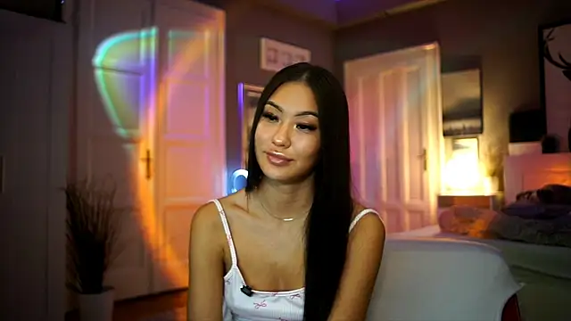 SyrenAsia online show from October 2, 2025, 1:29 pm