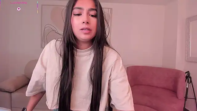 VeronicaBlue online show from November 4, 2025, 9:19 am